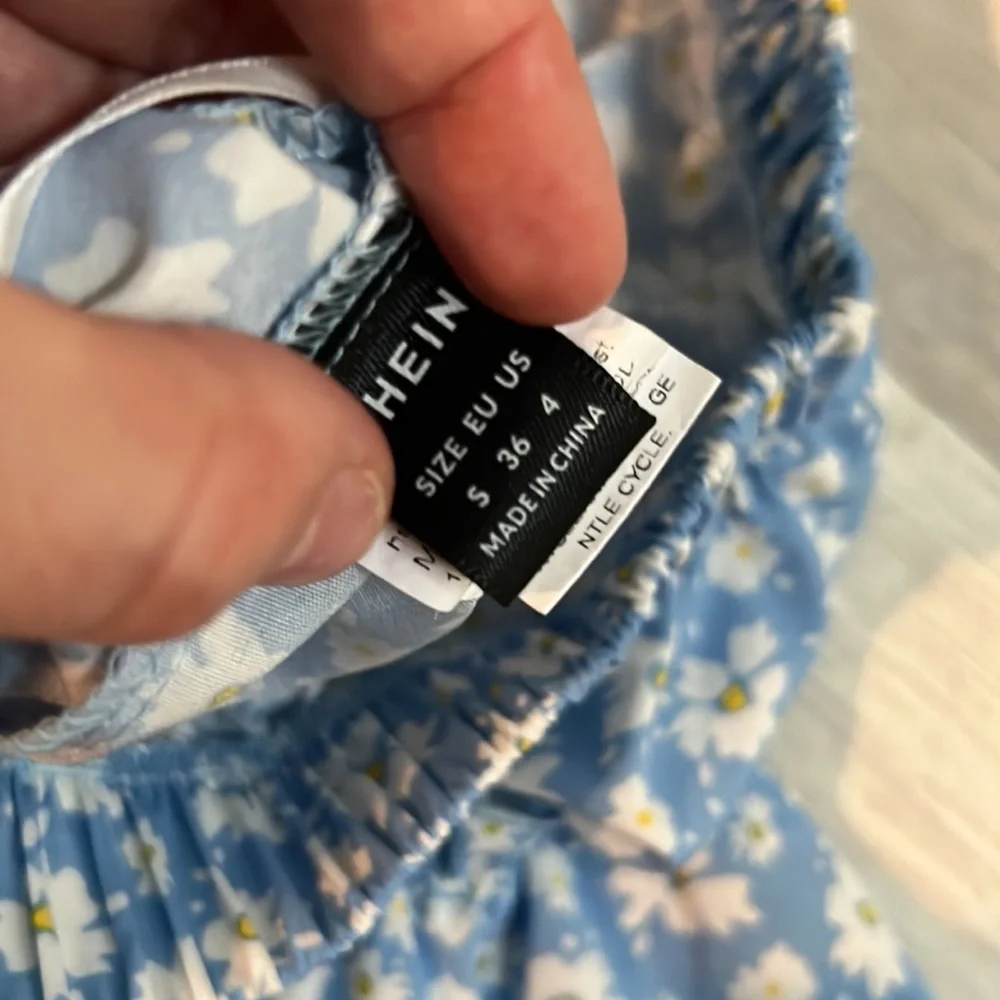 SHEIN Ditsy Floral Ruffle Hem Skirt - Picture 3 of 3